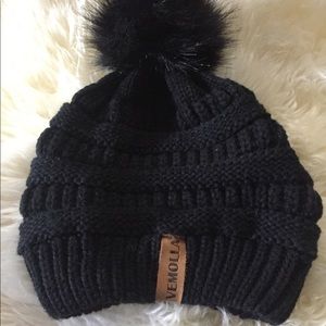 Black knit beanie with detachable black fur puff